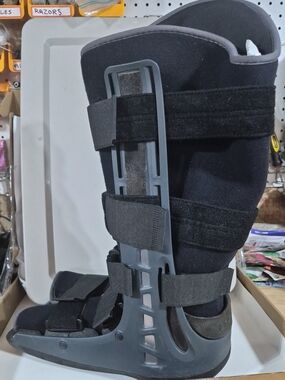 Maxtrax Medical Walking Boot - Black and Gray